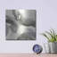 Ivy Bronx «Amethyst Gesture I» par Chris Paschke-484195404