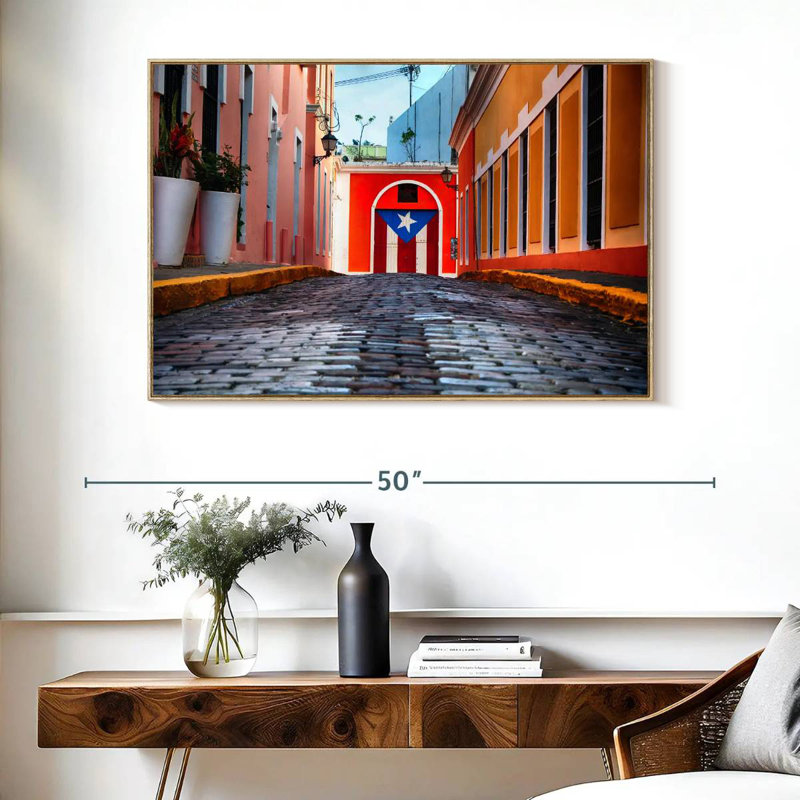 Rue pavée dans le vieux San Juan, Cadre flottant en bois naturel, 40 po x 27 po