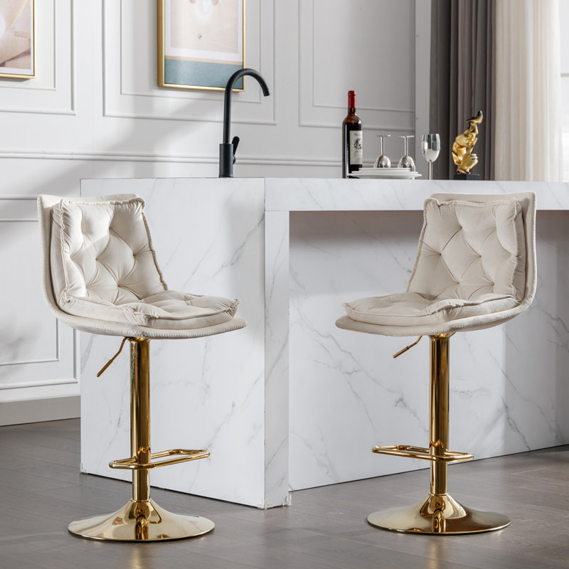 Ensemble de 2 tabourets de bar pivotants réglables avec revêtement en velours, repose-pieds chromé et pieds dorés pour les cuisines et les bars modernes