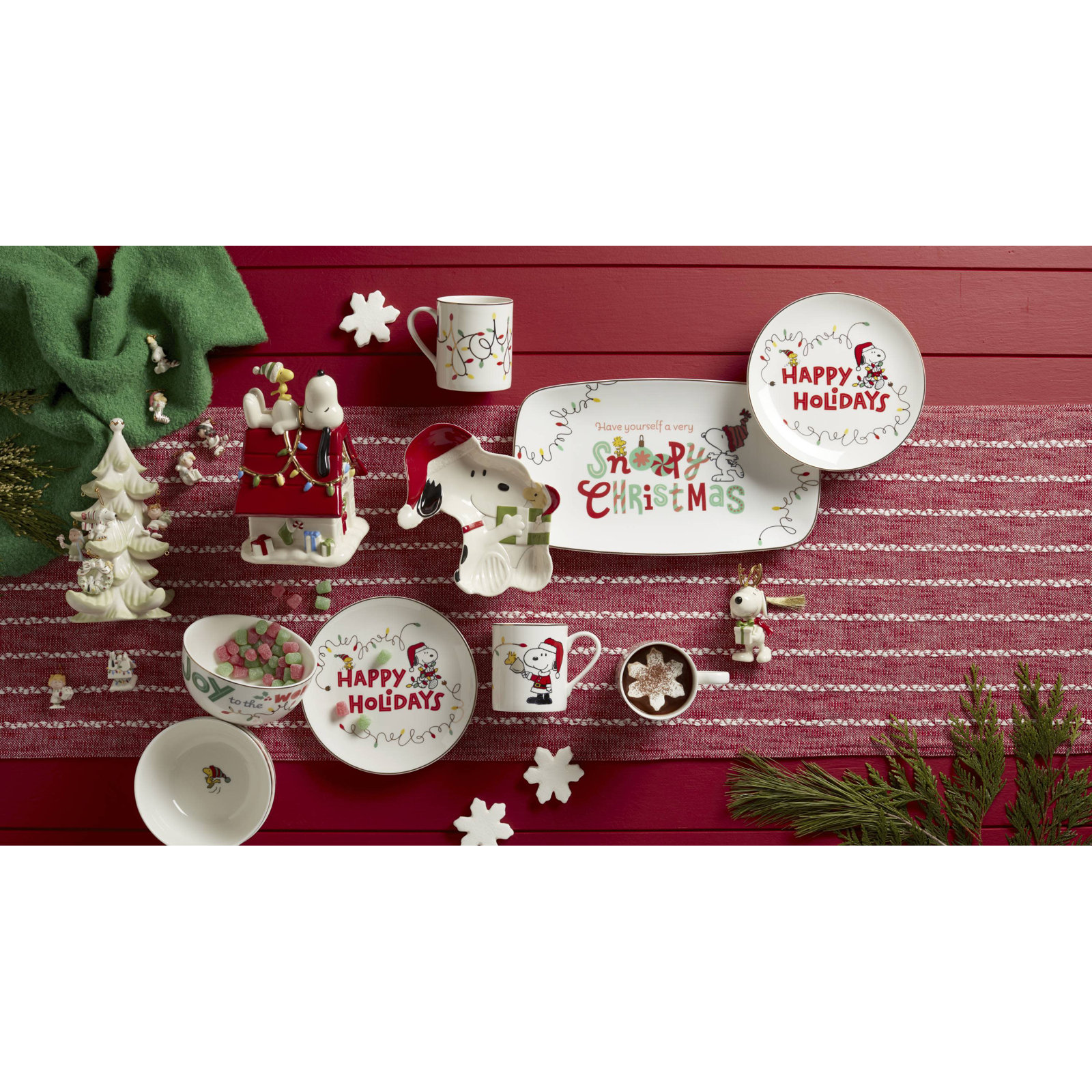 Snoopys Christmas Porcelain Dinnerware Set