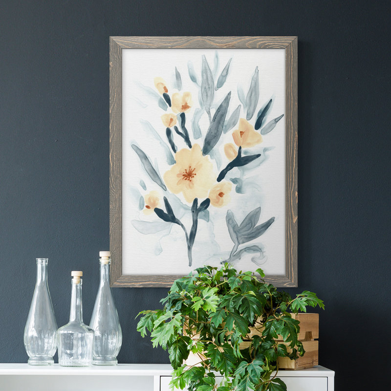 Indigo and Blush Bouquet I - Peinture sur toile encadrée, H 20 po x l 17 po x P 1 po, Gris