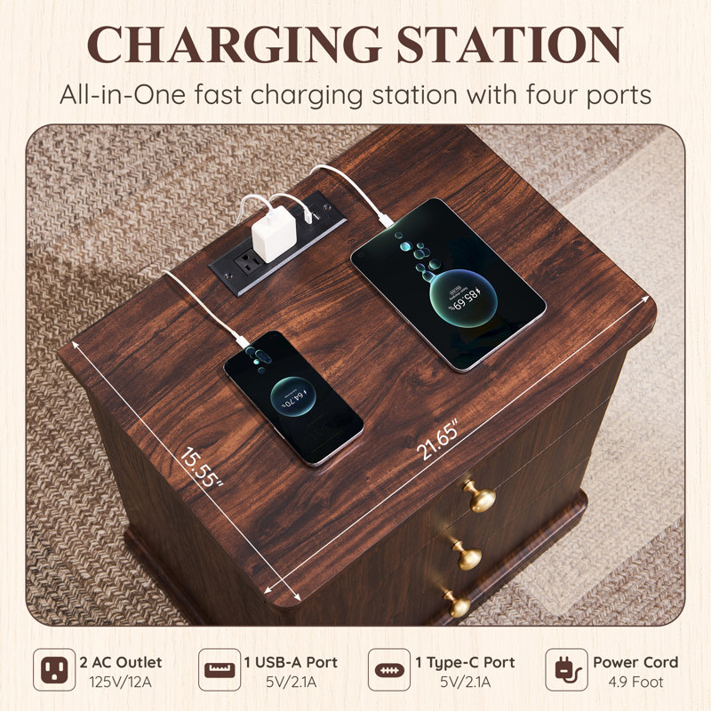 Table de bout moderne de 23,6 po avec station de charge Abarca, table de chevet en bois de 21,65 po de largeur avec 3 tiroirs de rangement, pour le salon, bureau, brun