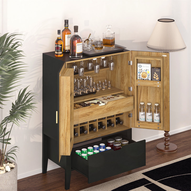 Armoire à vin polyvalente avec de multiples fonctions pour différentes pièces