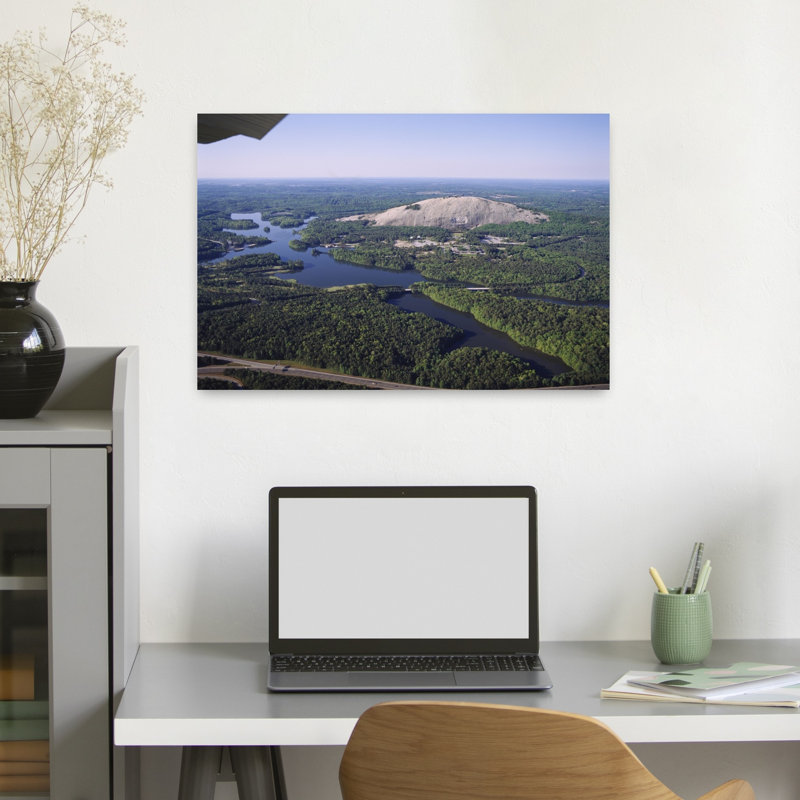 High Angle View of a River passant à travers le paysage, Stone Mountain, Atlanta, Géorgie, États-Unis, H 24 po x l 16 po