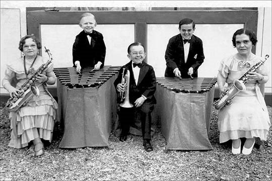 « a little music », reproduction de photo, H 28 po x l 42 po x P 1,5 po