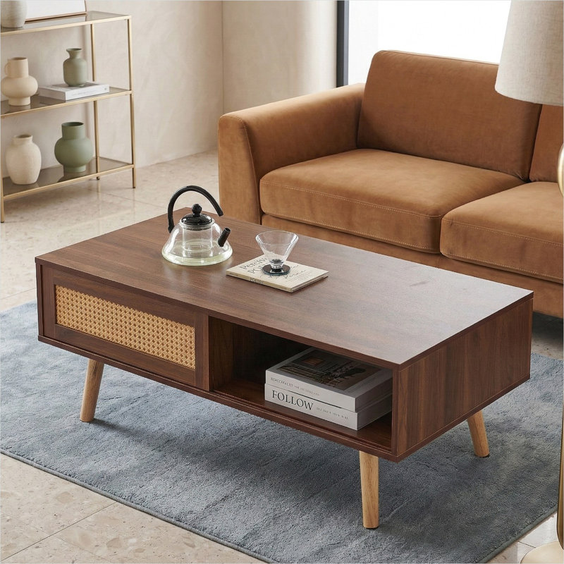 Table basse avec finition en rotin brun et porte coulissante pour le salon