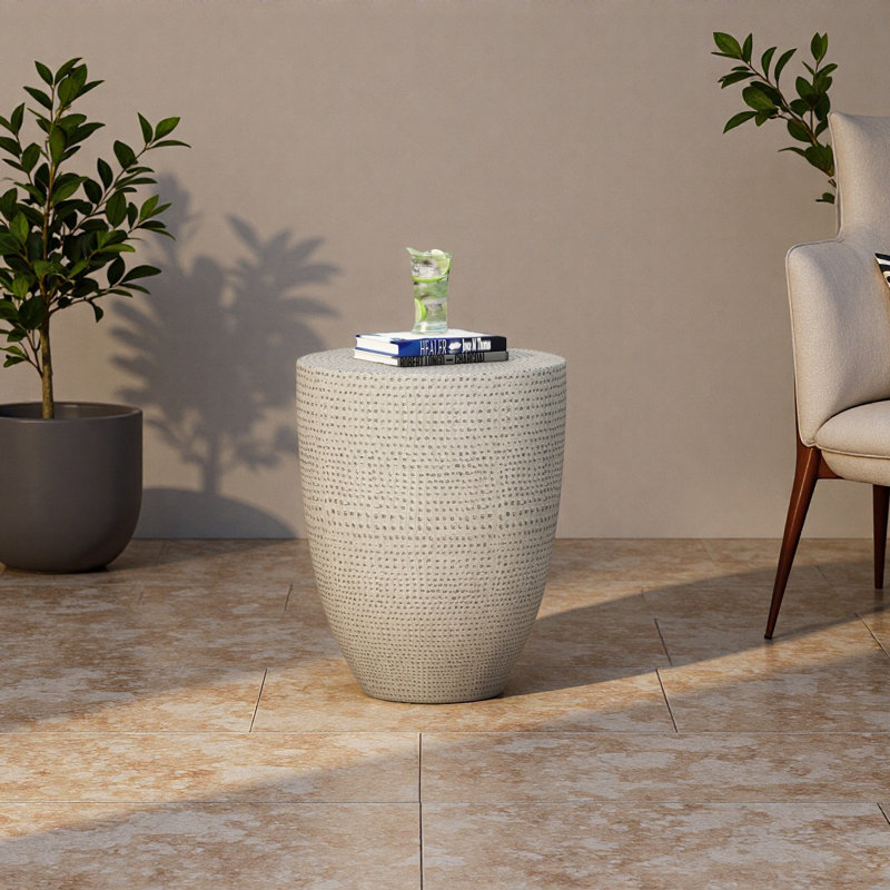 Table d'appoint d'extérieur en béton léger