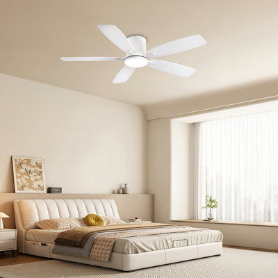 Ventilateurs de plafond de 52 pouces avec lumières à DEL et télécommande / commande, plafonnier encastré, moteur à courant continu réversible, ventilateur de plafond blanc à intensité variable 3CCT, silencieux et moderne pour la chambre à coucher, utilisation intérieure / extérieure couverte