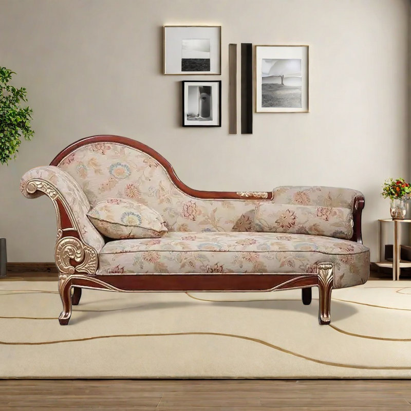 Chaise en bois massif tendance et luxueuse., Face à la gauche