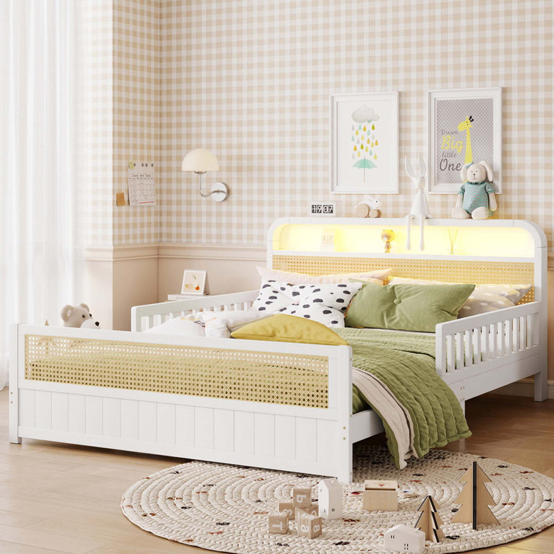 Structure de lit en rotin avec lumières DEL et tête de lit avec rangement sécuritaire, White
