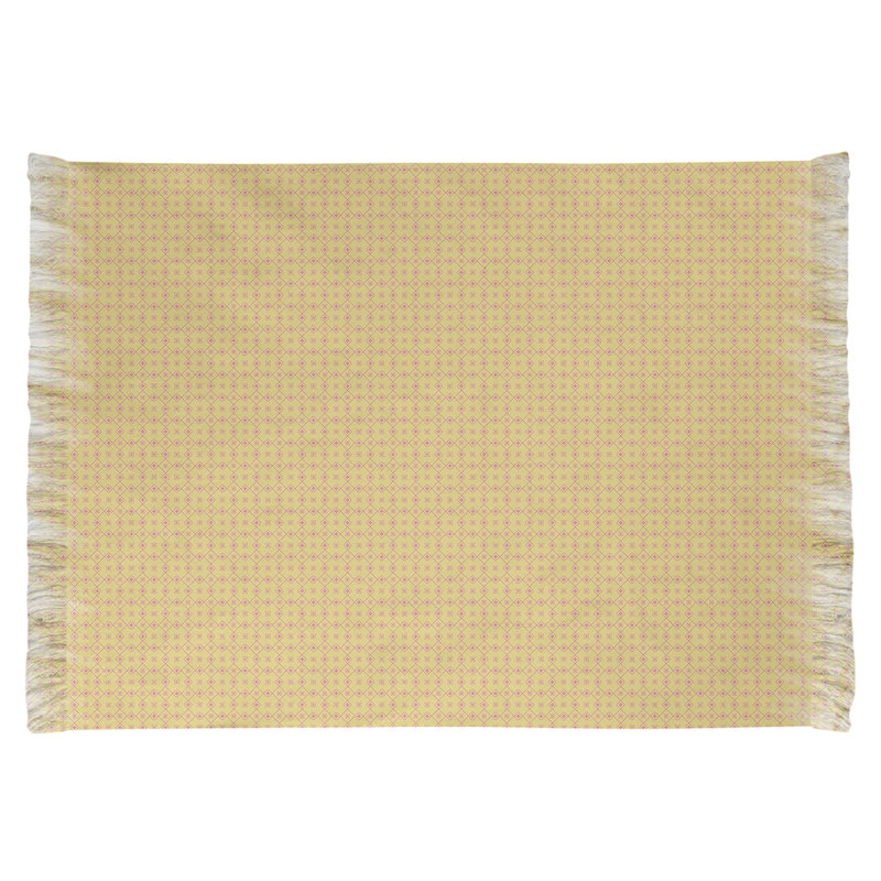 Tapis jaune napperon Mcguigan, Oui