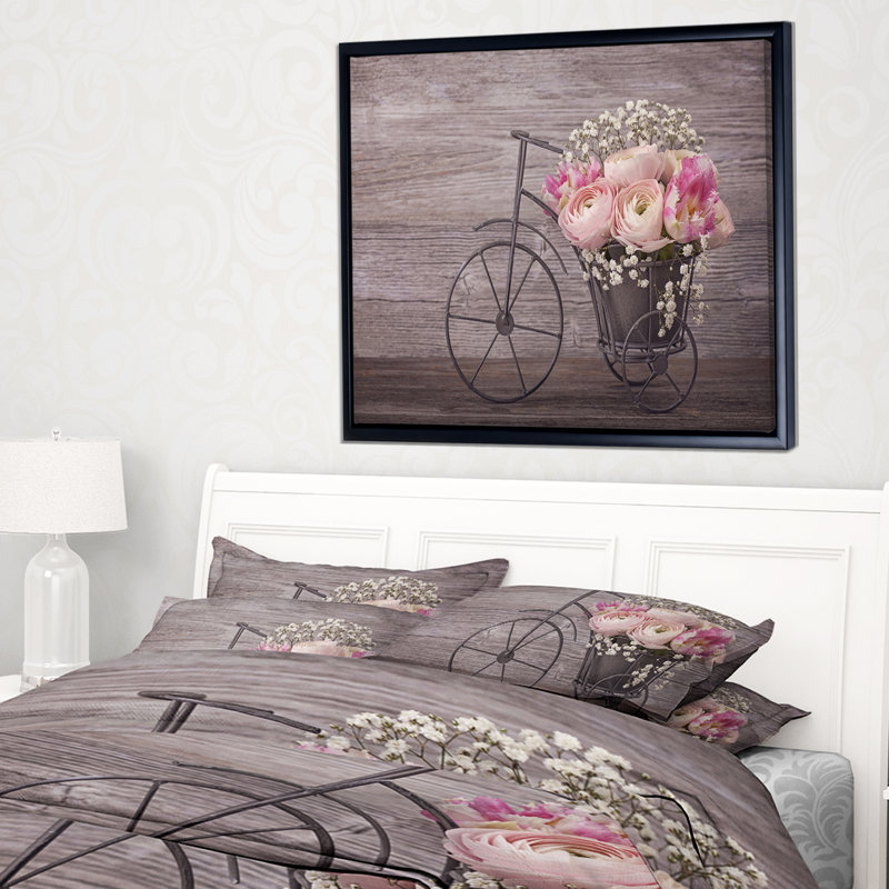 «Ranunculus Flowers on Bicycle», photographie, H 12 po x l 20 po x P 1 po, Toile avec cadre flottant