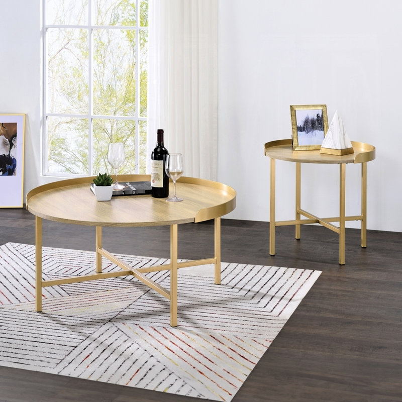 Table basse à plateau rond doré et chêne avec base en métal à barre transversale, épaisseur 0,75 po, profondeur 34 po, largeur 18 po, hauteur 18 po
