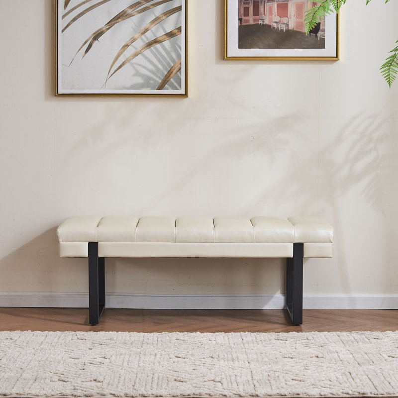 Banc de chambre à coucher l 46,5 po avec pieds en métal Laytona, Beige, Noir