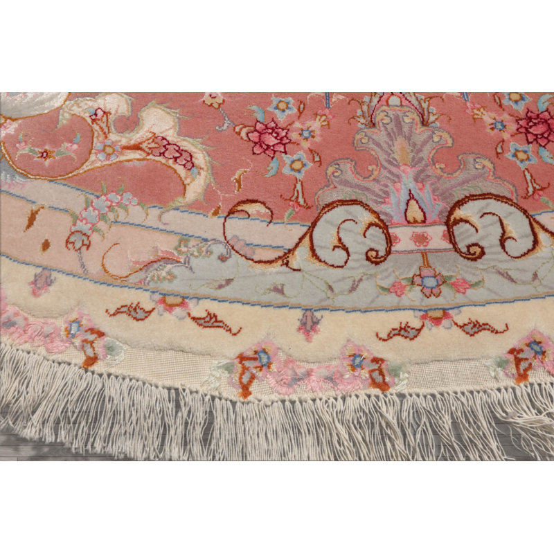 Tapis ivoire / rosé 8 pi 2 po x 8 pi 2 po