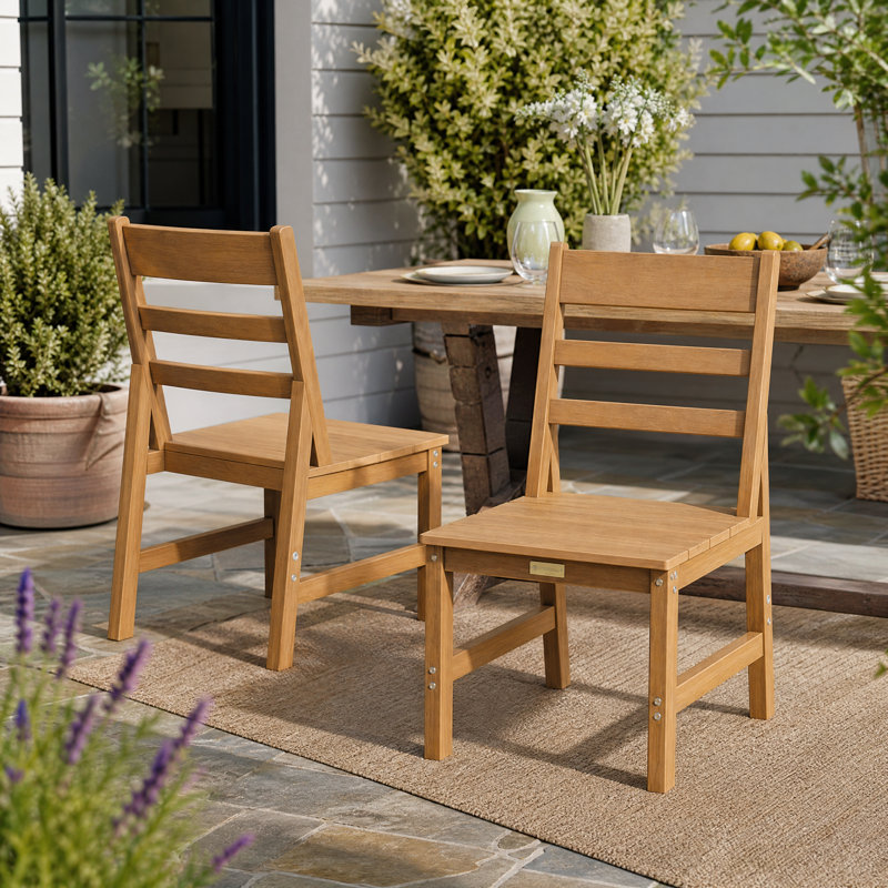 Ensemble de 2 chaises de jardin en PEHD, résistantes aux intempéries, aspect bois, capacité de 159 kg chacune, couleur teck.