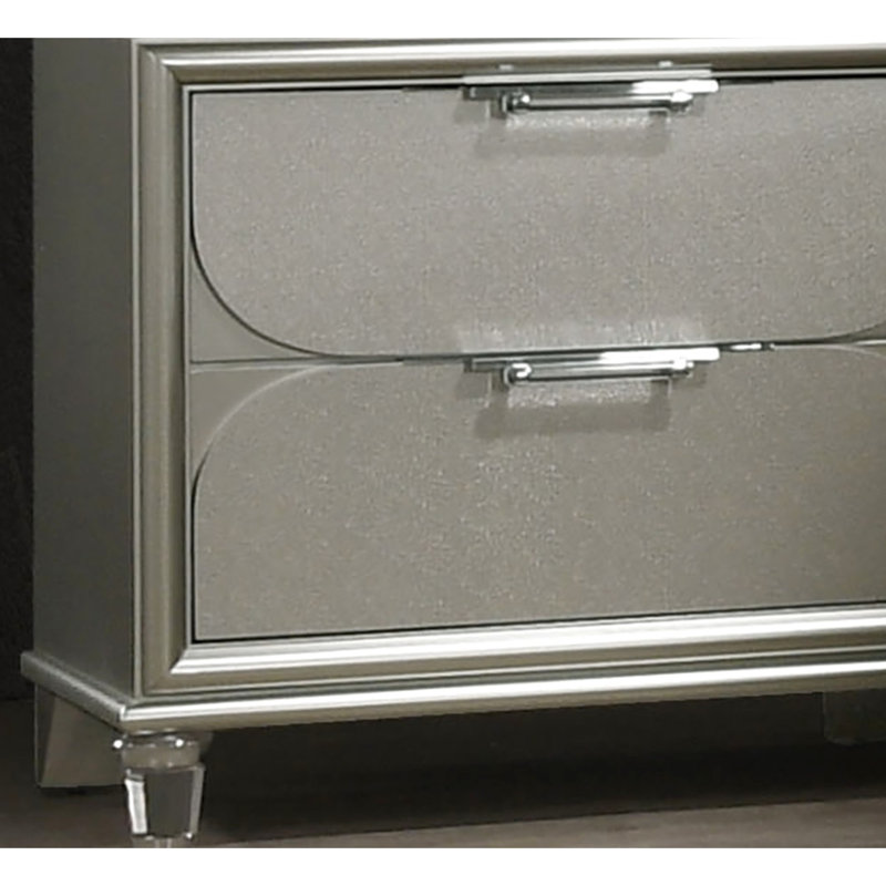 Table de chevet classique classique en argent avec 2 tiroirs, bois d'ingénierie et anglais, argent, armoire de chevet, plateau doublé de feutre, pieds arrière en métal, poignées en acrylique