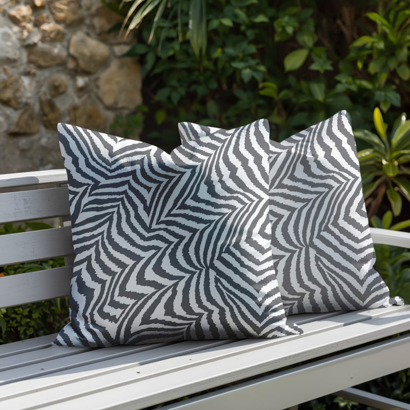 Coussin intérieur / extérieur à imprimé zébré Lola, 18x18, Gray