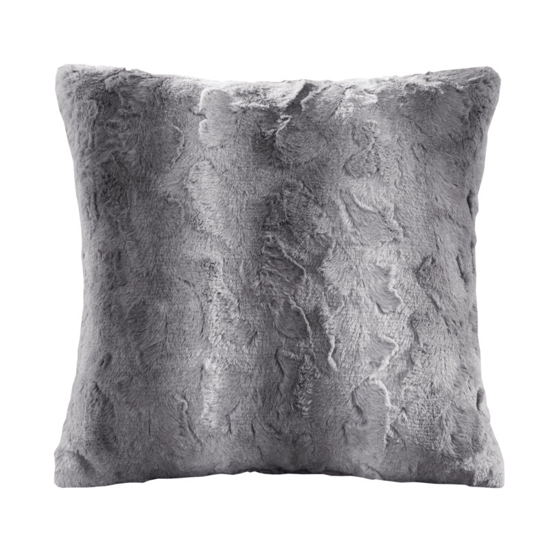 Coussin décoratif hypoallergénique à rayures en fausse fourrure de 20 po x 20 po Zuri, Gris