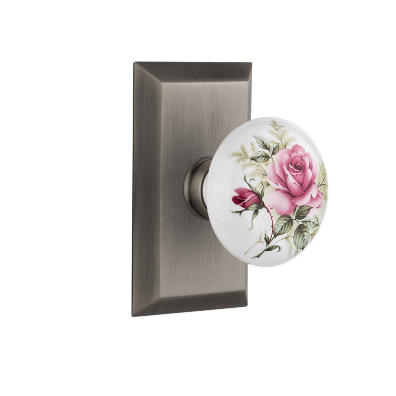 Plaque de studio avec poignée de porte en porcelaine blanche, Étain antique, 2-3/4"
