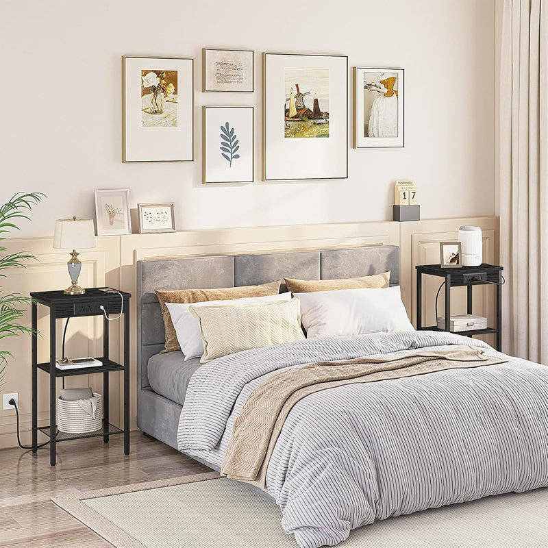Table de bout haute avec station de charge, table de chevet étroite à 3 niveaux avec tablette réglable, table d'appoint mince pour le salon, la chambre à coucher, le couloir et les petits espaces, noir