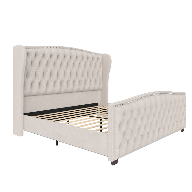 Grand lit tapissier capitonné DuJuan avec tête de lit à oreilles et garniture cloutée, crème, Crème, Grand