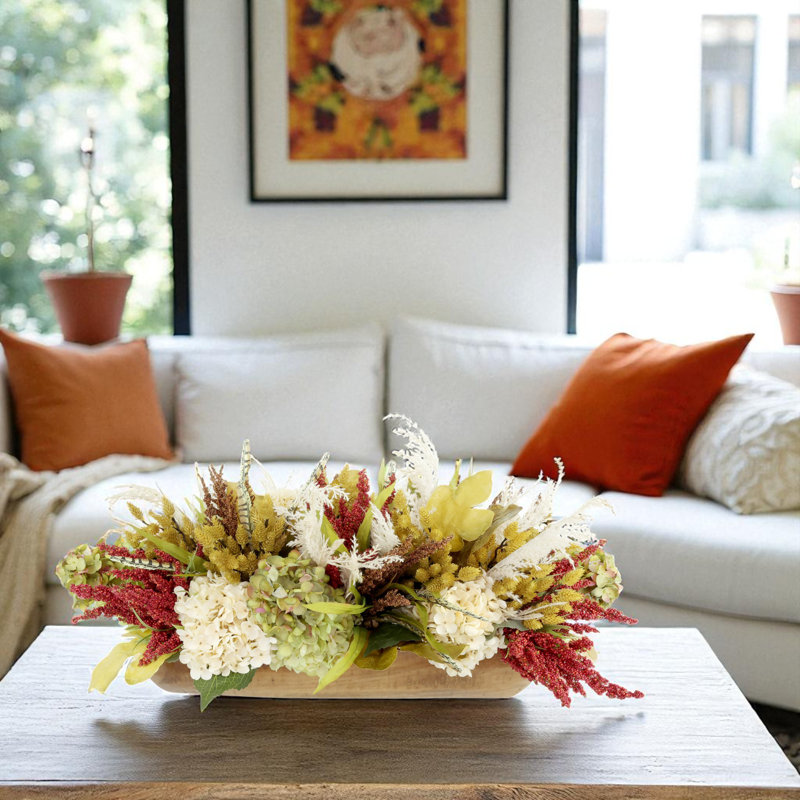 Centre de table d'automne avec hortensias, pampas et bruyère