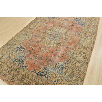 Tapis unique rouge de 6 pi 6 po x 9 pi 9 po