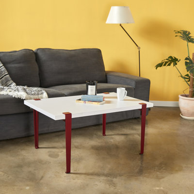 Élégante table basse avec panneau de particules recouvert de mélamine à 100%, blanc et bourgogne, 35,4 po x 17,7 po x 23,6 po | 4 pieds à pince en acier (revêtement noir électrostatique) | Plat, facile à assembler, design moderne pour le salon et le salon