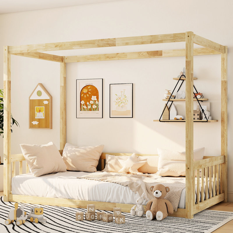 Lit simple à baldaquin avec clôture, couleur naturelle, garde-corps pour une détente en bois d'hévéa et conception orientée confort