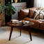 Table basse en bois de chêne massif avec finition noyer | Table centrale moderne à profil bas de 23,6 po | Assemblage facile et conception sécuritaire pour la famille