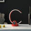 Lampe de table rouge vif de 13,25 po en forme de C avec port USB / sans fil et gradateur tactile