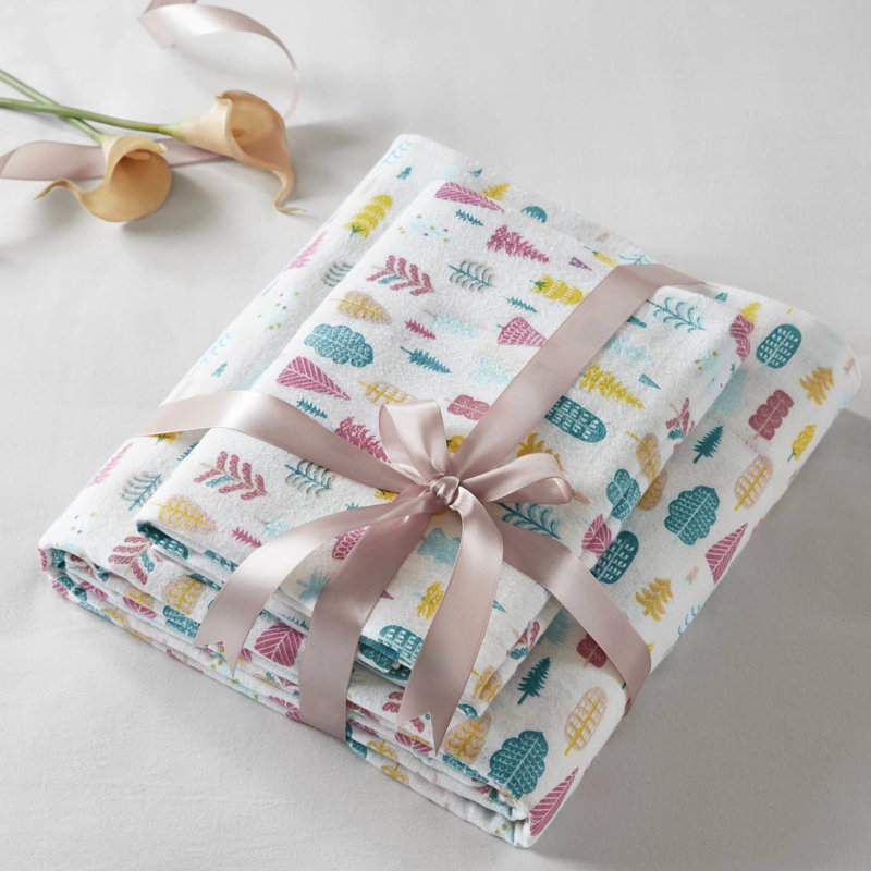 Drap-housse en flanelle de coton Queen, 4 pièces, motif sapins de Noël blancs, chaud, lavable à la machine pour un entretien facile.