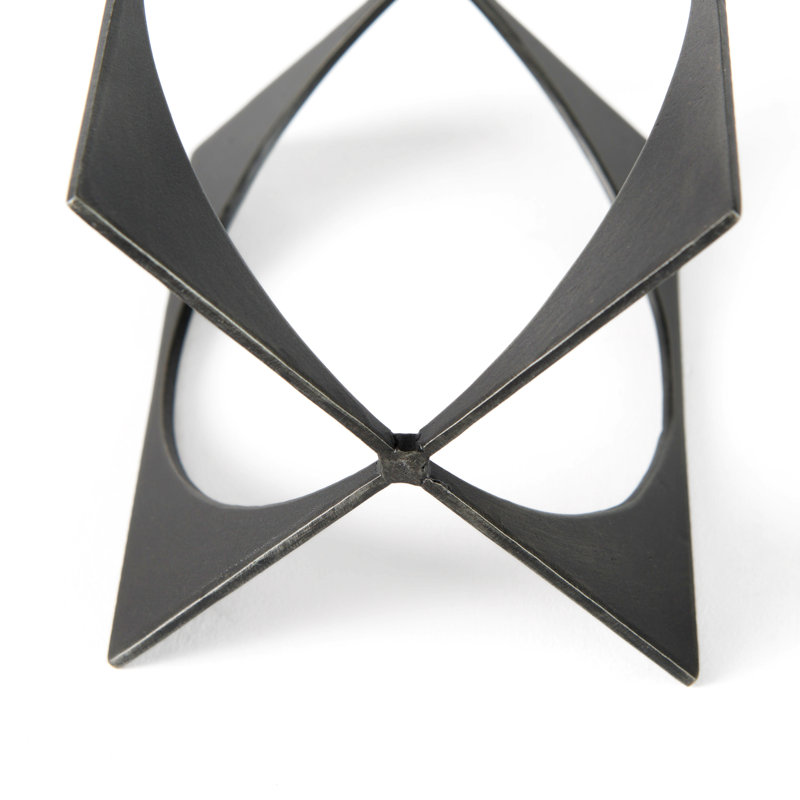 Sculpture en métal Harnden, H 5,5 po x l 4,5 po x P 4,5 po