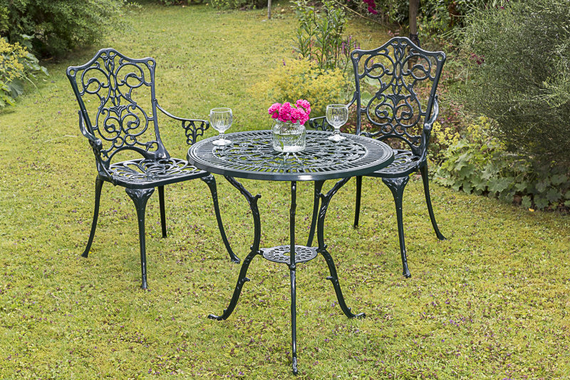 Vanegas 2 - Person Patio Dining Set with Round Table, Green
