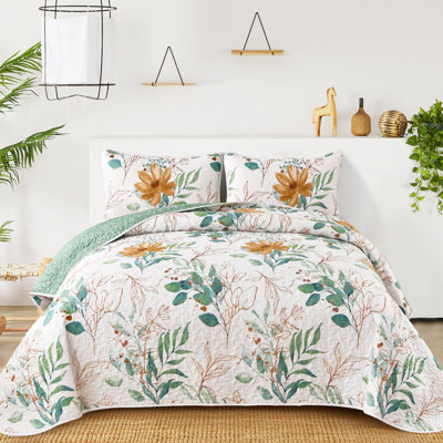 3 Piece Gradient Flower Pattern Quilt Set All Season Soft Lightweight Microfiber Bedding Set