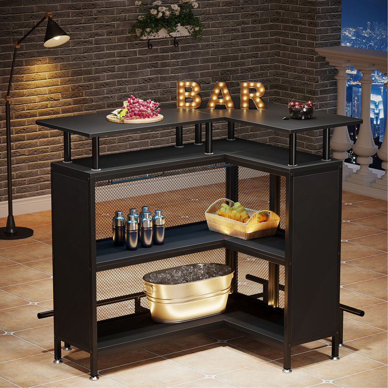 Unité de bar en forme de L 36 po x 48 po avec repose-pieds - Armoire de coin moderne avec tablettes à 2 niveaux et supports en verre, mini table de bar industrielle noire pour la maison, la cuisine ou le pub