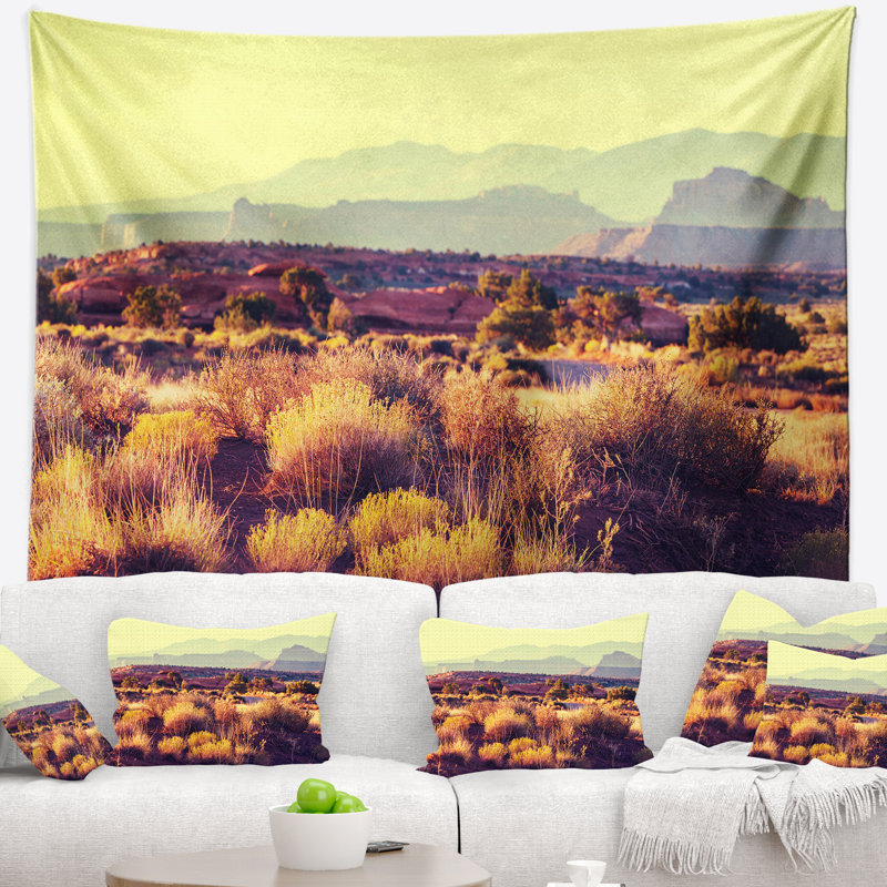 Paysage prairie avec des couches de montagnes tapisserie, H 32 po x l 39 po