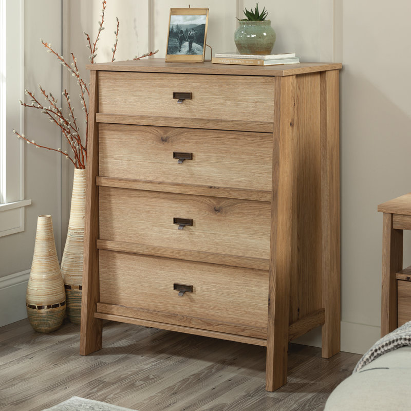 Auserine 31.89'' W 4 - Drawer Dresser, Timber Oak