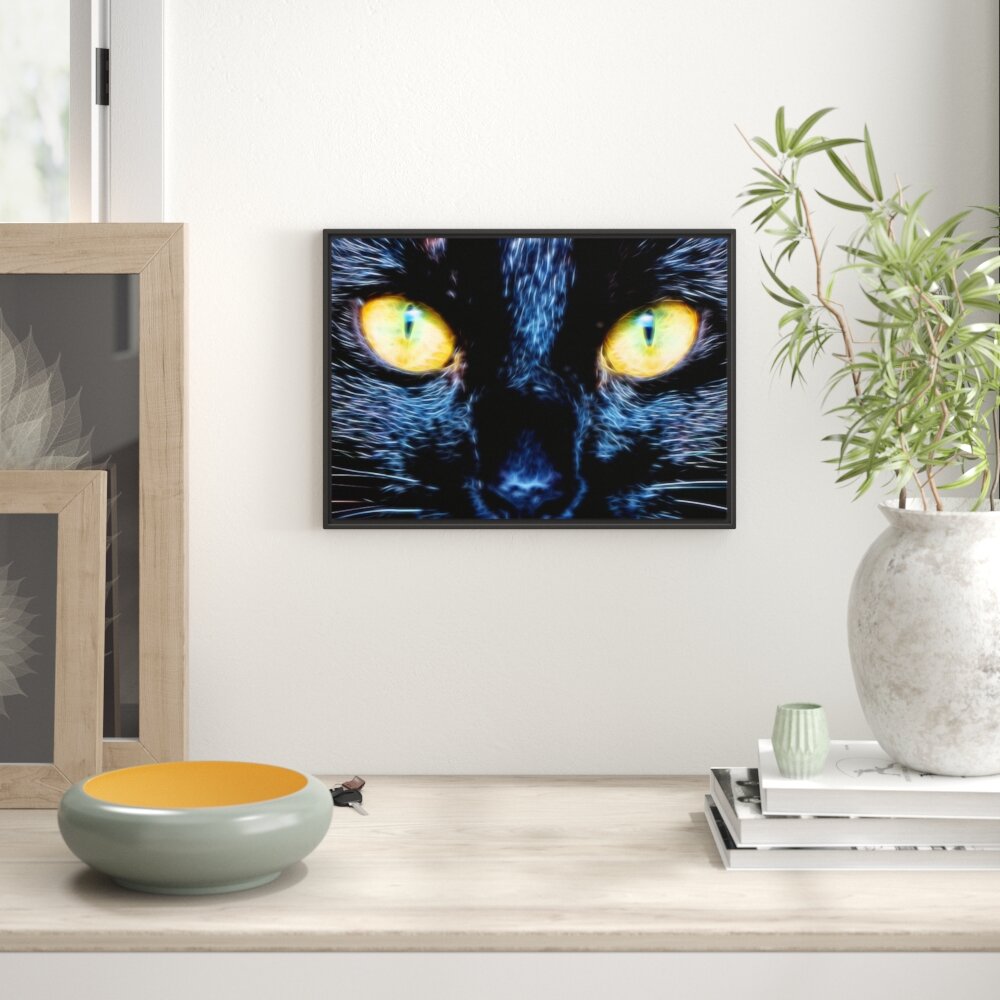 Gerahmtes Wandbild Schwarze Katze mit gelben Augen