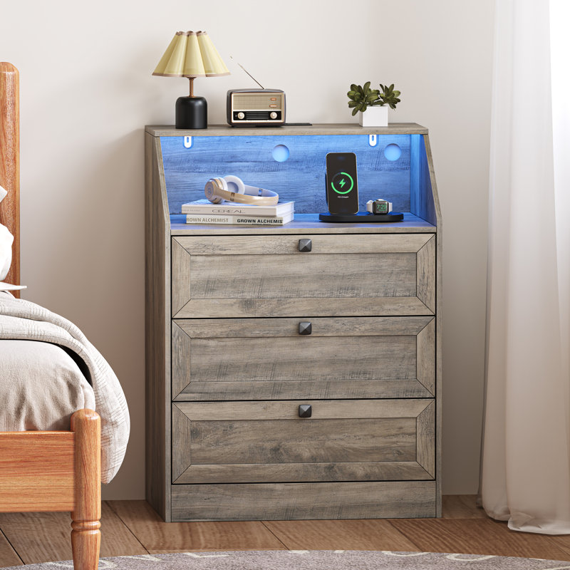 Table de chevet à 3 tiroirs de 23,6 po avec éclairage DEL et station de charge, table de chevet avec casier ouvert pour la chambre à coucher