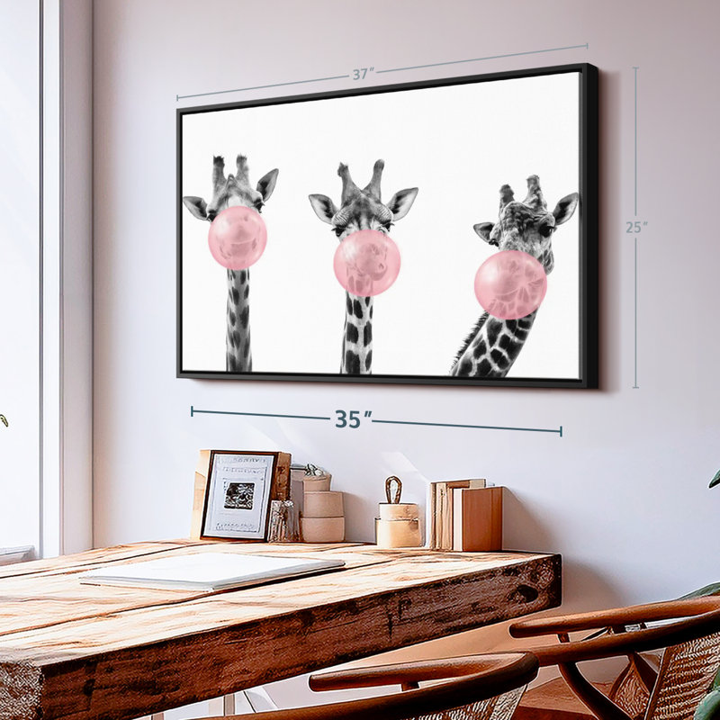 «Three Bubble Gum Giraffes», H 9 po x l 13 po