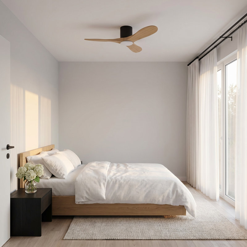 Ventilateur de plafond à DEL Maverick Smart Hugger, Nuit noire, 44 po de largeur, Miel naturel