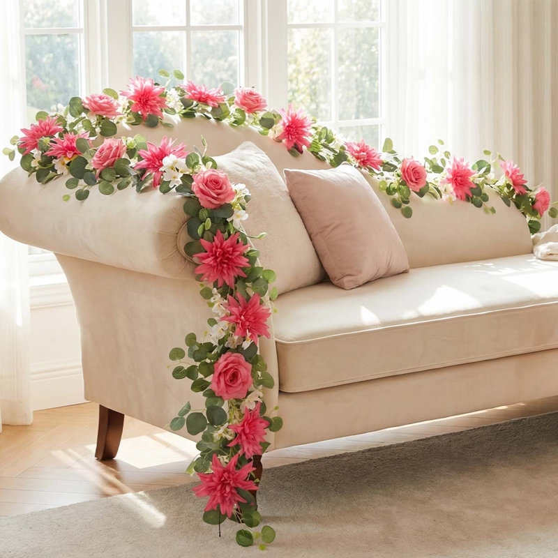 Guirlandes d'eucalyptus avec fleurs, Rose rouge
