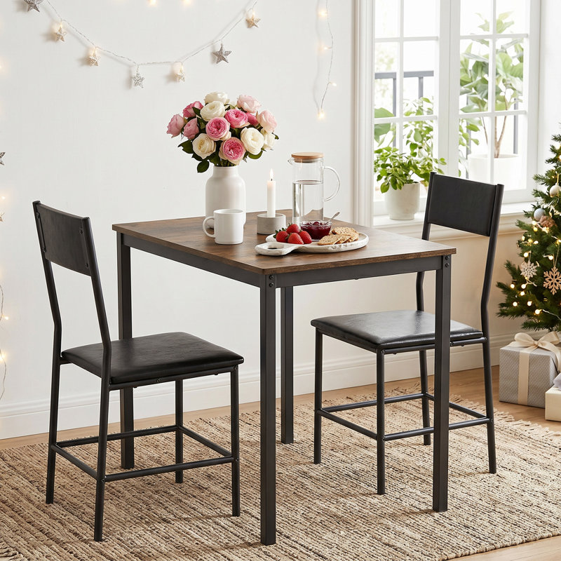 Ensemble de table de salle à manger 3 pièces industriel, table rectangulaire rustique en grain de bois rétro avec 2 chaises rembourrées en polyuréthane noir, mobilier de coin-repas en métal compact pour petit appartement