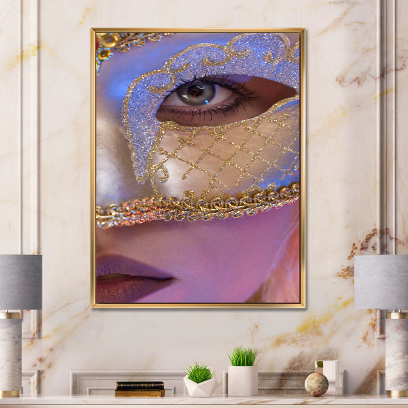 Masque vénitien - photographie sur toile, H 40 po x l 30 po x P 1 po, Toile encadrée d'or