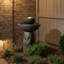 Fontaine d'eau en résine 28,5 "de haut avec jardinière et lumière DEL, conception en pierre à 2 niveaux en cascade pour la décoration de jardin
