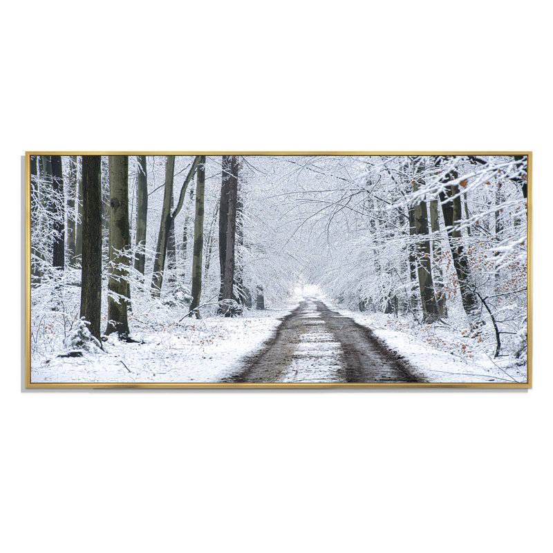 Route d'hiver dans la forêt enneigée - Photographie sur toile, H 16 po x l 32 po x P 1 po, Cadre doré