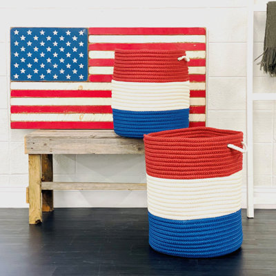Panier rouge, blanc et bleu