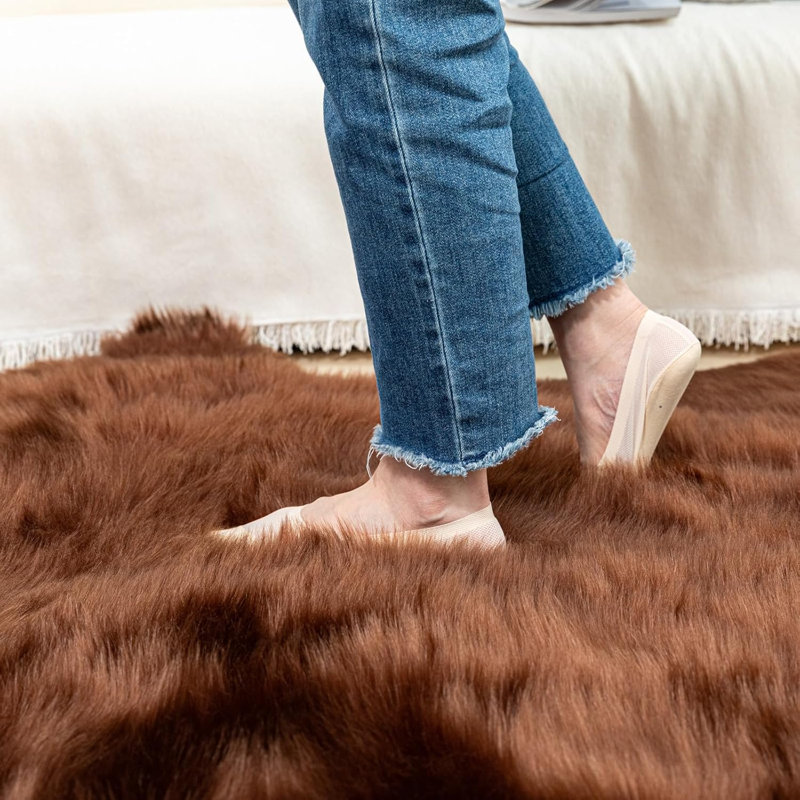 Tapis en peau de vache brune avec motif animalier 5,1 x 6,1 pieds